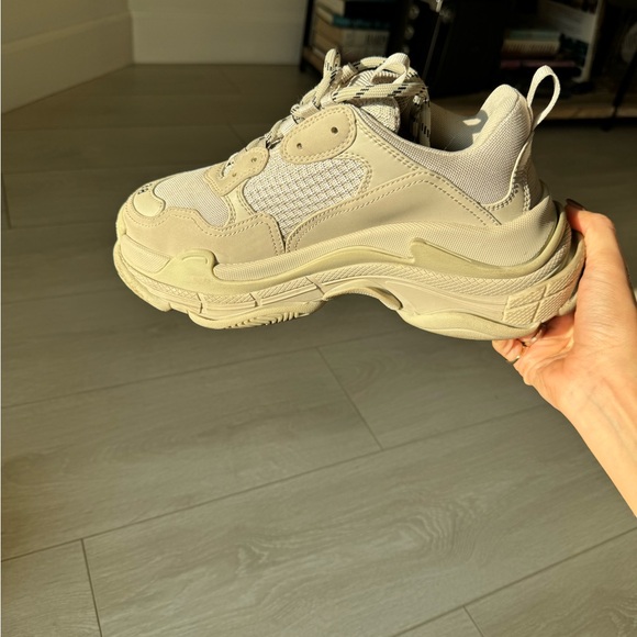 Balenciaga Triple S Sneaker - Picture 6 of 13